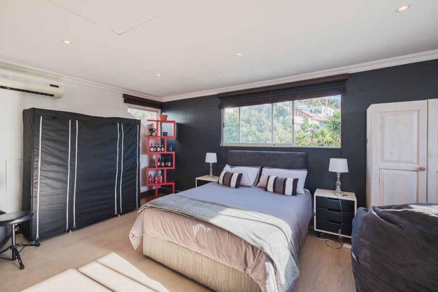 4 Bedroom Property for Sale in Fresnaye Western Cape